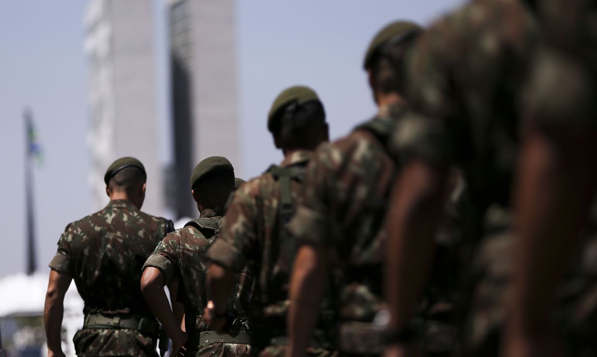 Pesquisador investiga presença da esquerda nas forças armadas do Brasil Pesquisador investiga presença da esquerda nas forças armadas do Brasil