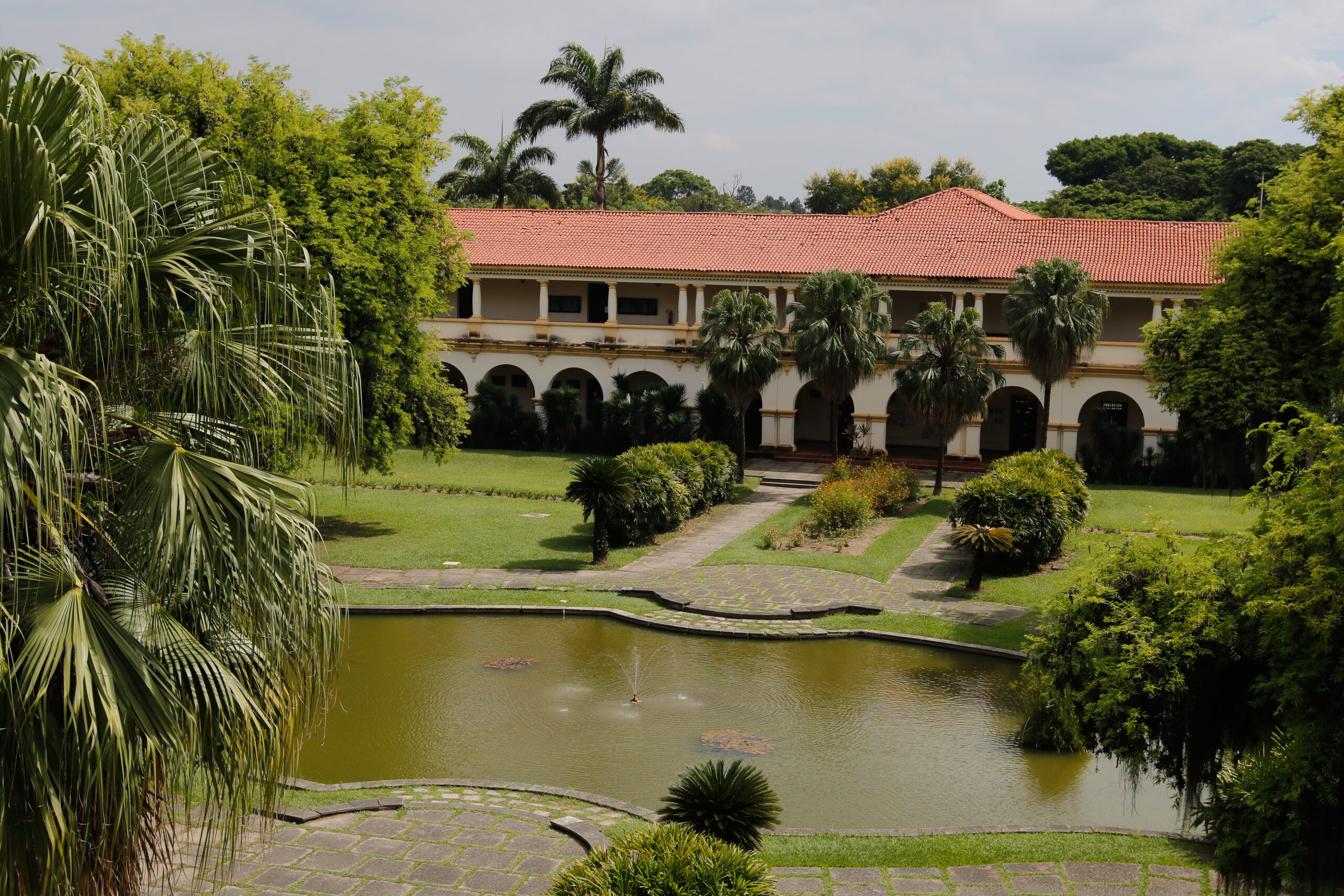 Novo corte de verbas coloca universidades federais em situação crítica Novo corte de verbas coloca universidades federais em situação crítica