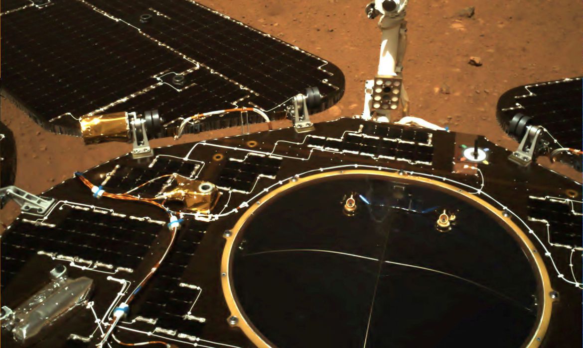 “Vivemos era de ouro na astronomia”, diz astrofísica brasileira que atua na China “Vivemos era de ouro na astronomia”, diz astrofísica brasileira que atua na China