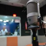 Emissora de rádio é condenada por ofender transgênero durante programação