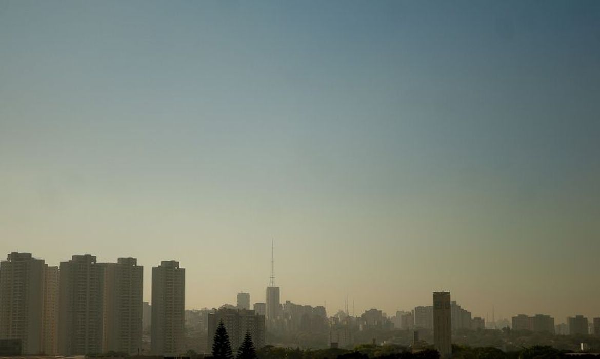 Poluição do ar agrava transtornos mentais, revela estudo realizado na Inglaterra Poluição do ar agrava transtornos mentais, revela estudo realizado na Inglaterra