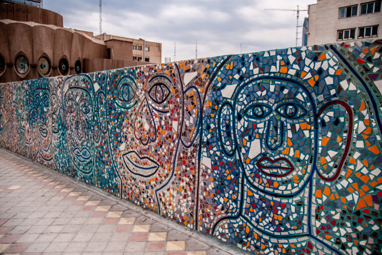 Brasília expõe arte de rua iraniana em fotos da paulistana Maristela Acquaviva