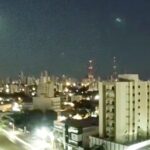 Meteoro cruza o céu de Cuiabá na madrugada da sexta-feira