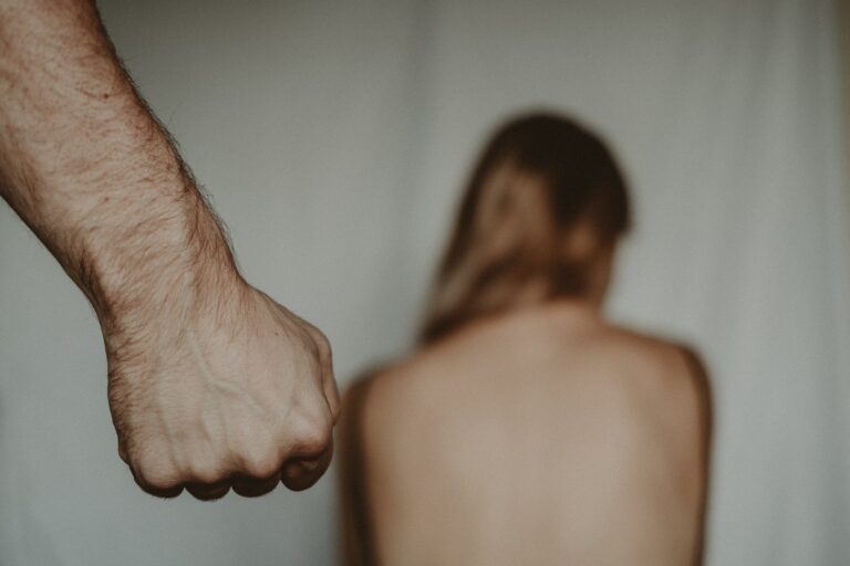 Número de casos de violência sexual contra homens e mulheres são alarmantes… nos EUA