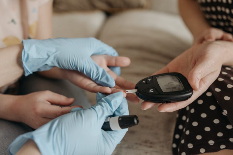 Poucas pessoas com diabetes conseguem controlar níveis de glicose no Brasil