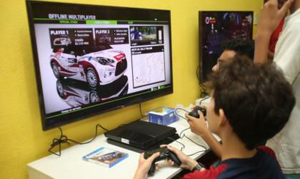 Pais não leem termos de consentimento de games para crianças, alerta estudo Pais não leem termos de consentimento de games para crianças, alerta estudo
